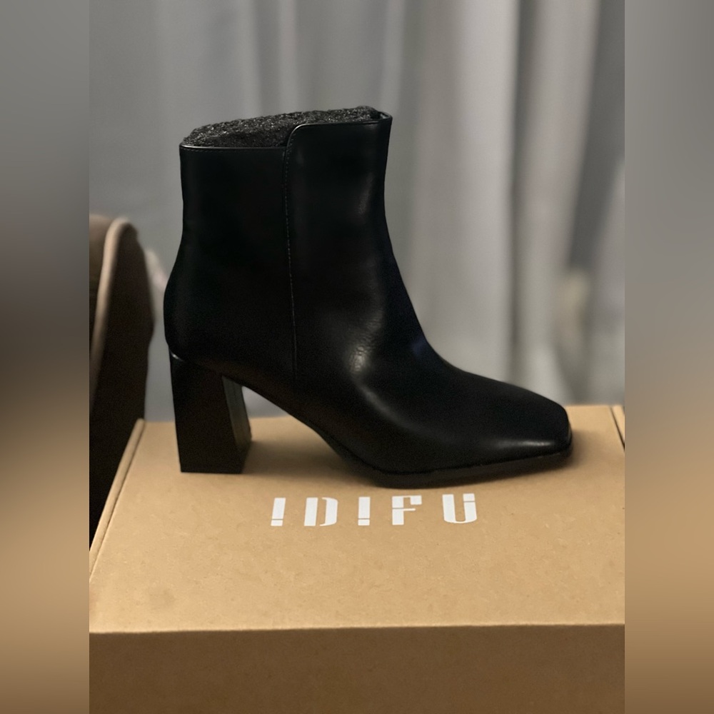 Beautiful Women's Idufu Black Ankle Boots, Sz 9, NEW in Box,No marks/scratches